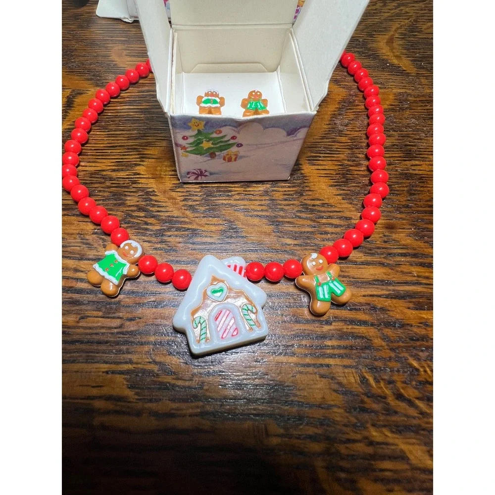 VTG Avon Gingerbread Necklace and Earrings Set Christmas Holiday Jewelry Boxed